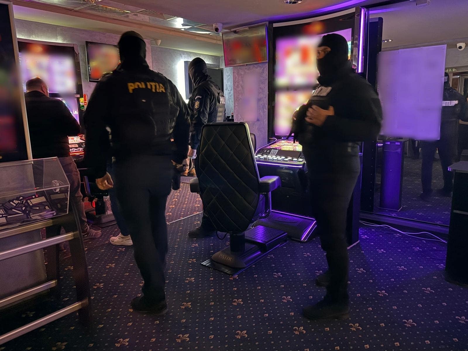 Noaptea trecută, poliția a efectuat percheziții surpriză în Slatina.